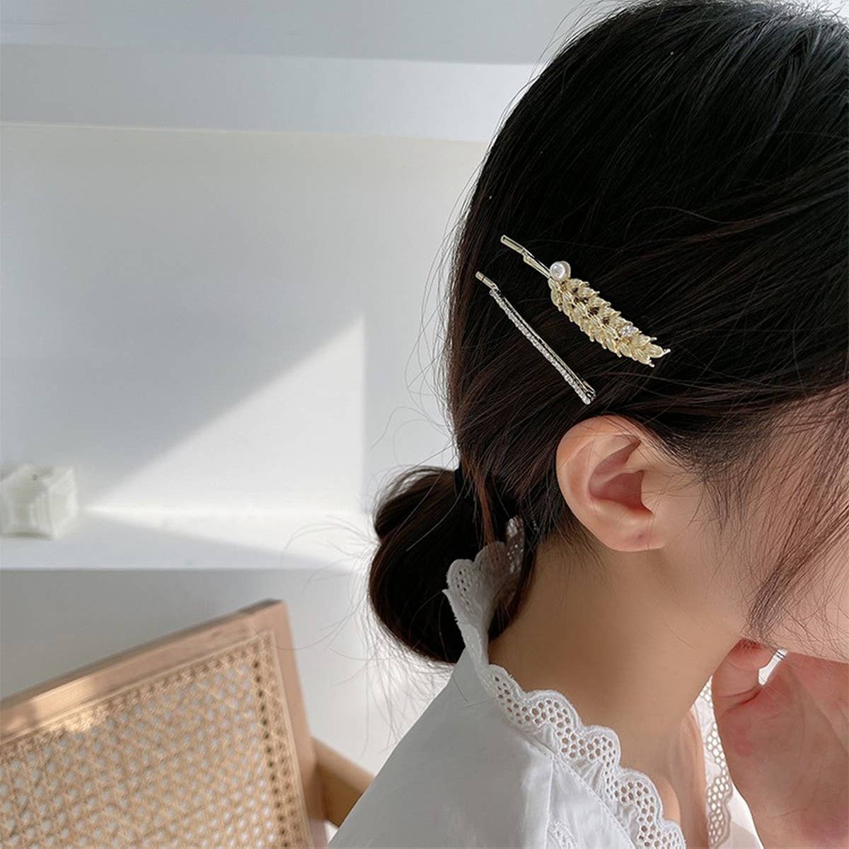 GILDED WHEAT EAR WITH RHINESTONE AND PEARL HAIRPIN