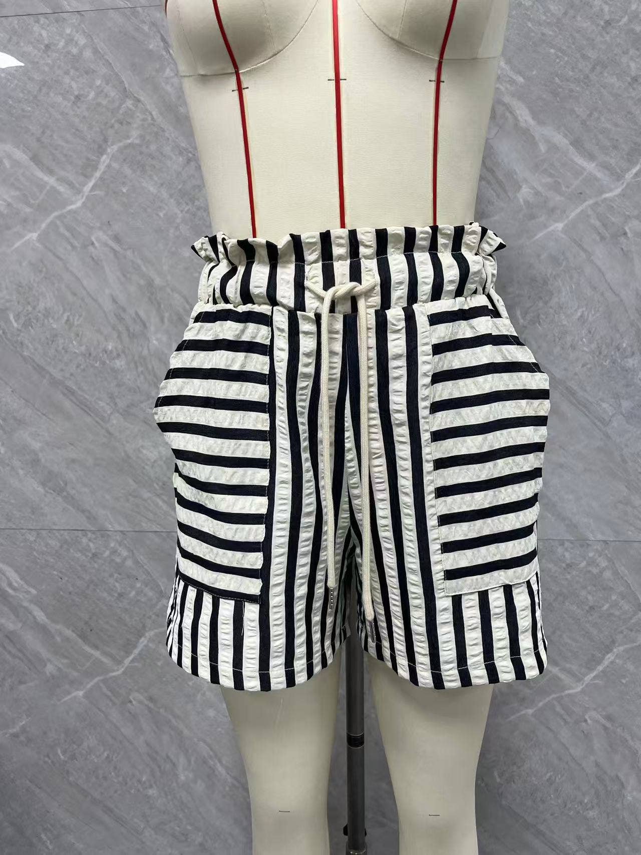 Straight-leg,high-waisted wide-leg loose shorts