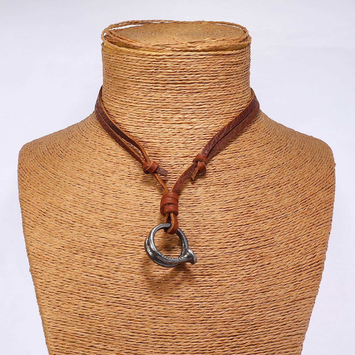 CREATIVE ADJUSTABLE VINTAGE COWHIDE NECKLACE