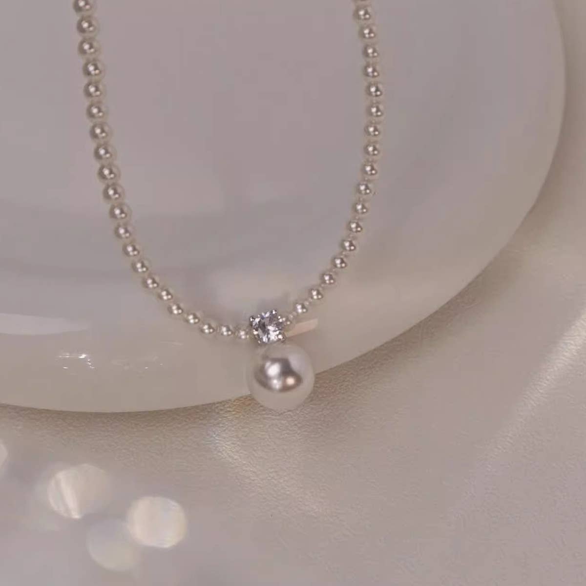 Artistic retro fresh and sweet pearl pendant