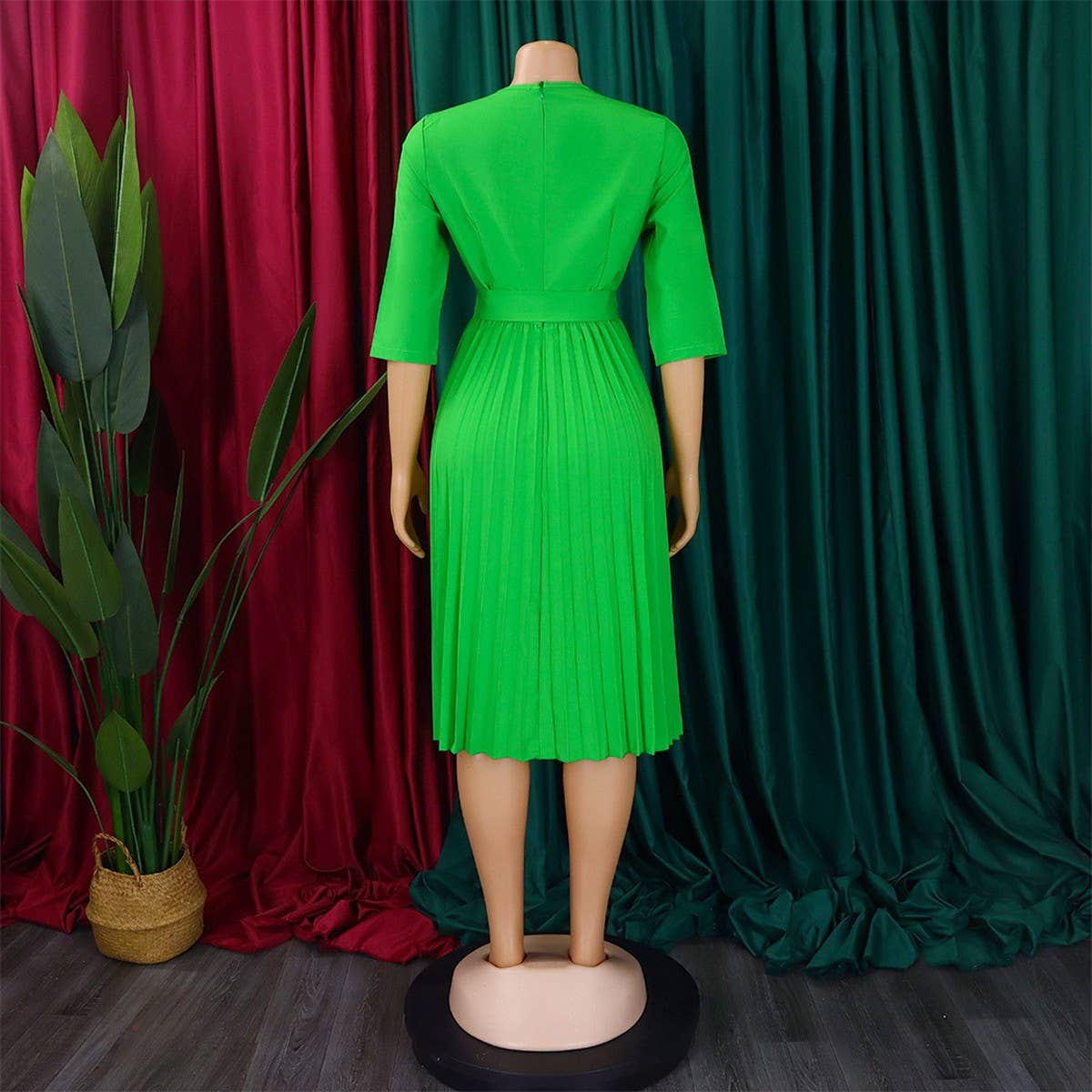 SOLID COLOR V-NECK LONG SLEEVE PLEATED SKIRT DRESS_CWDSD6145