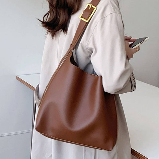 SIMPLE LEISURE BUCKET MESSENGER BAG_CWAB0964