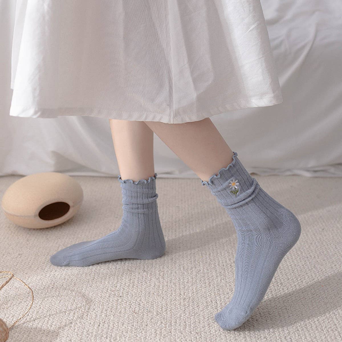 RUFFLE HEM CHRYSANTHEMUM EMBROIDERED SOCKS