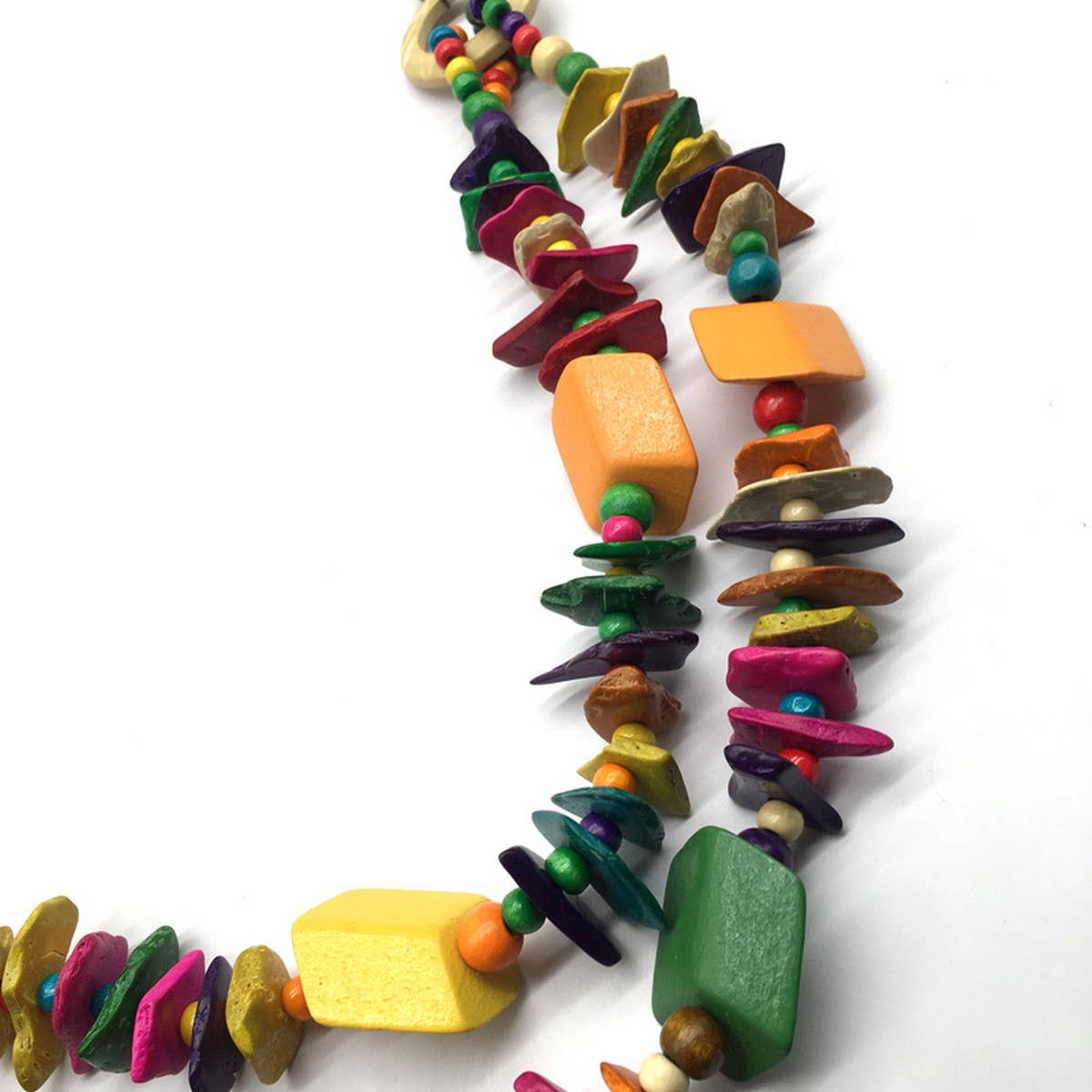 VINTAGE GEOMETRIC WOOD COCONUT SHELL NECKLACE