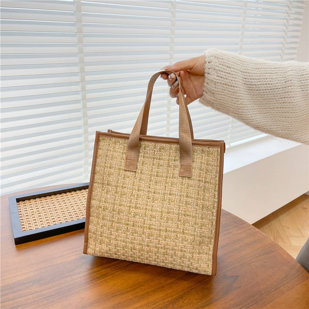 FASHION RETRO PORTABLE HAND-HELD COSMETIC BAG_CWAB4444