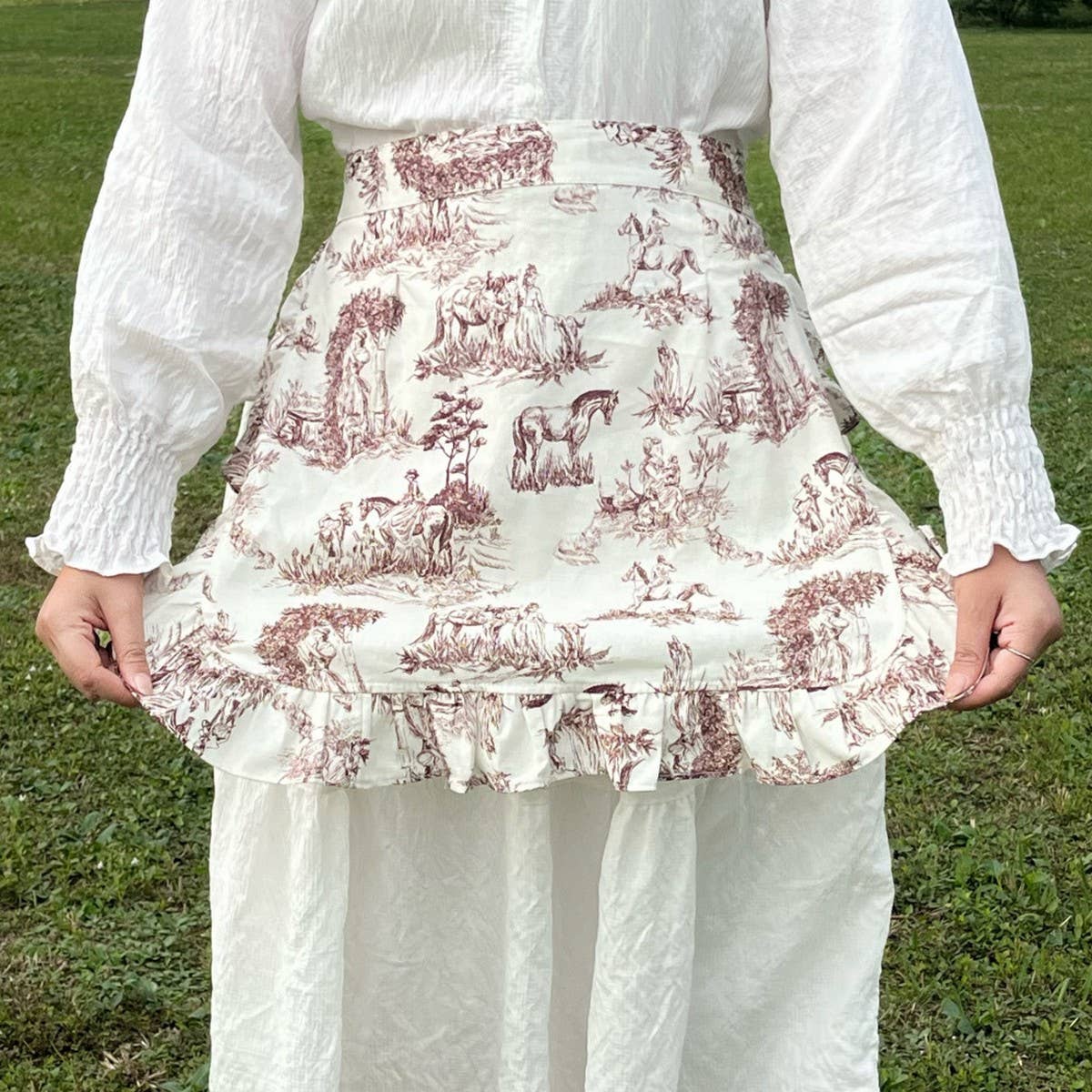 LANDSCAPE PAINTING HALF-LENGTH LOLITA APRON