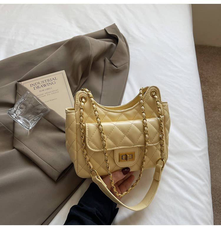 Diamond-shaped chain underarm bag