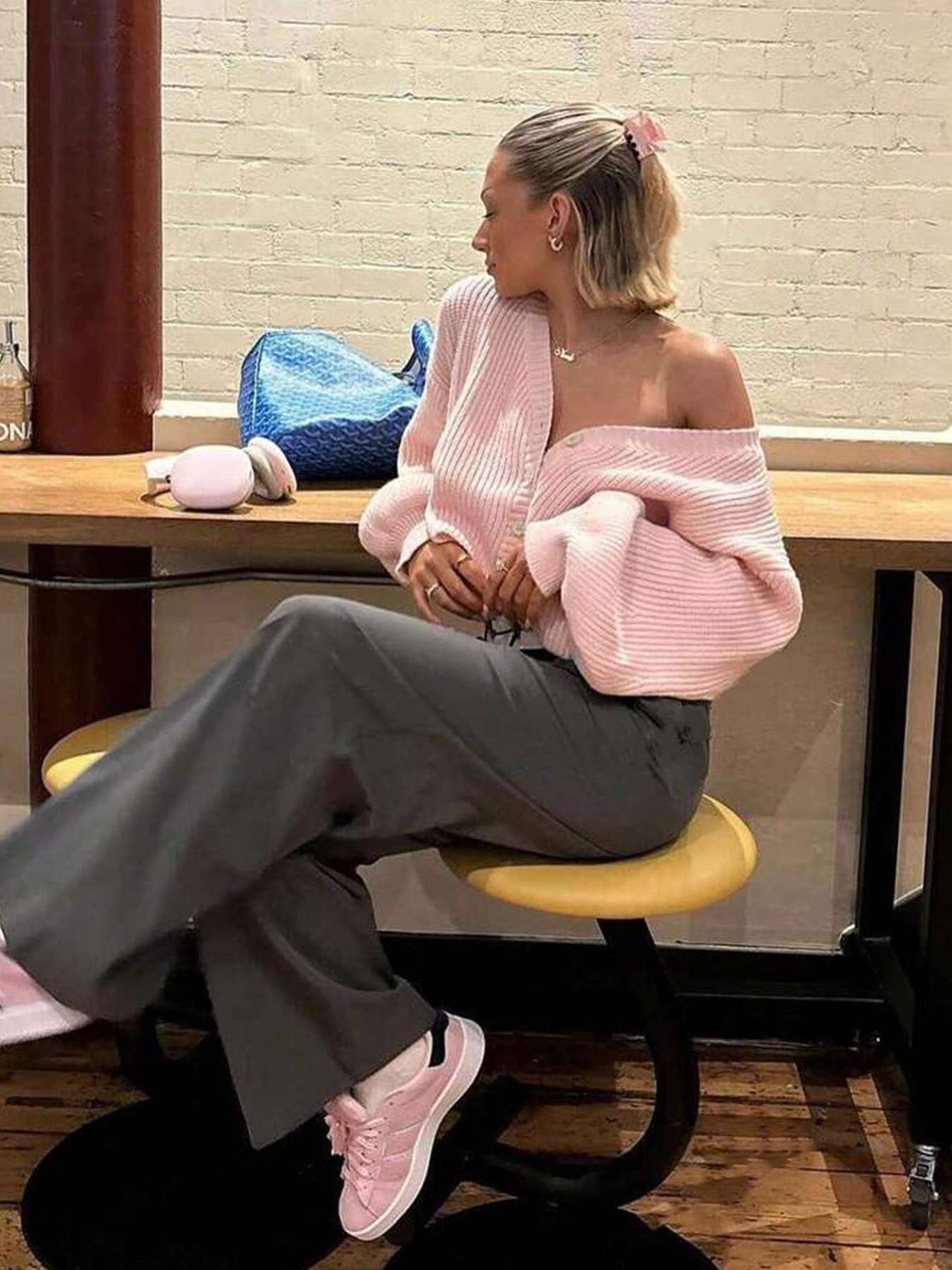 Sexy hot girl thread short section cardigan