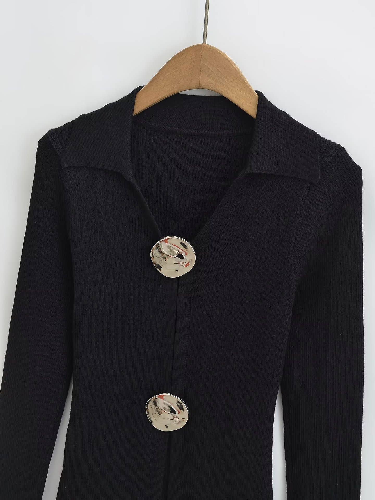 FASHION BIG METAL BUTTON SLIT MIDLENGTH KNITWEAR