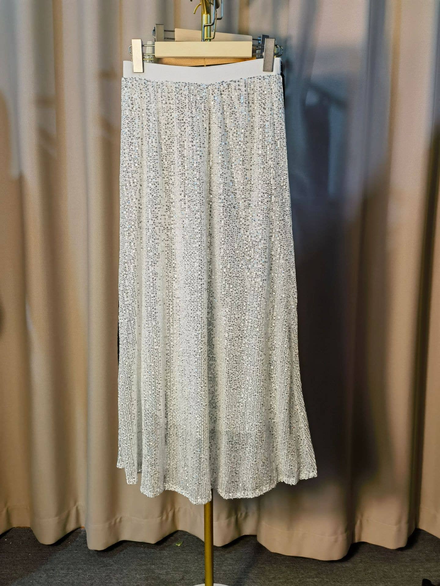 Sequined high-waisted inner elastic drape skirt
