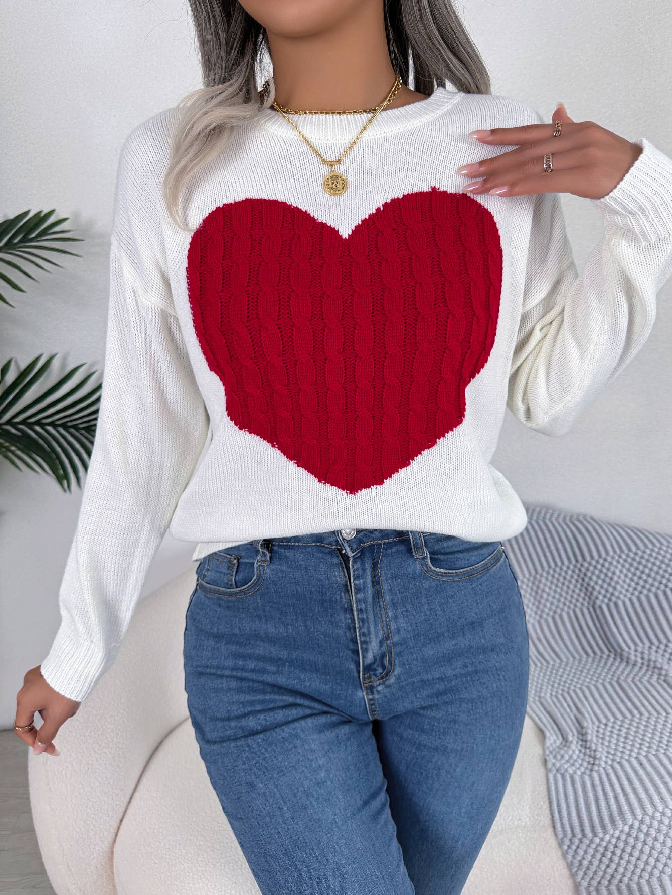 Twisted heart long-sleeved pullover sweater