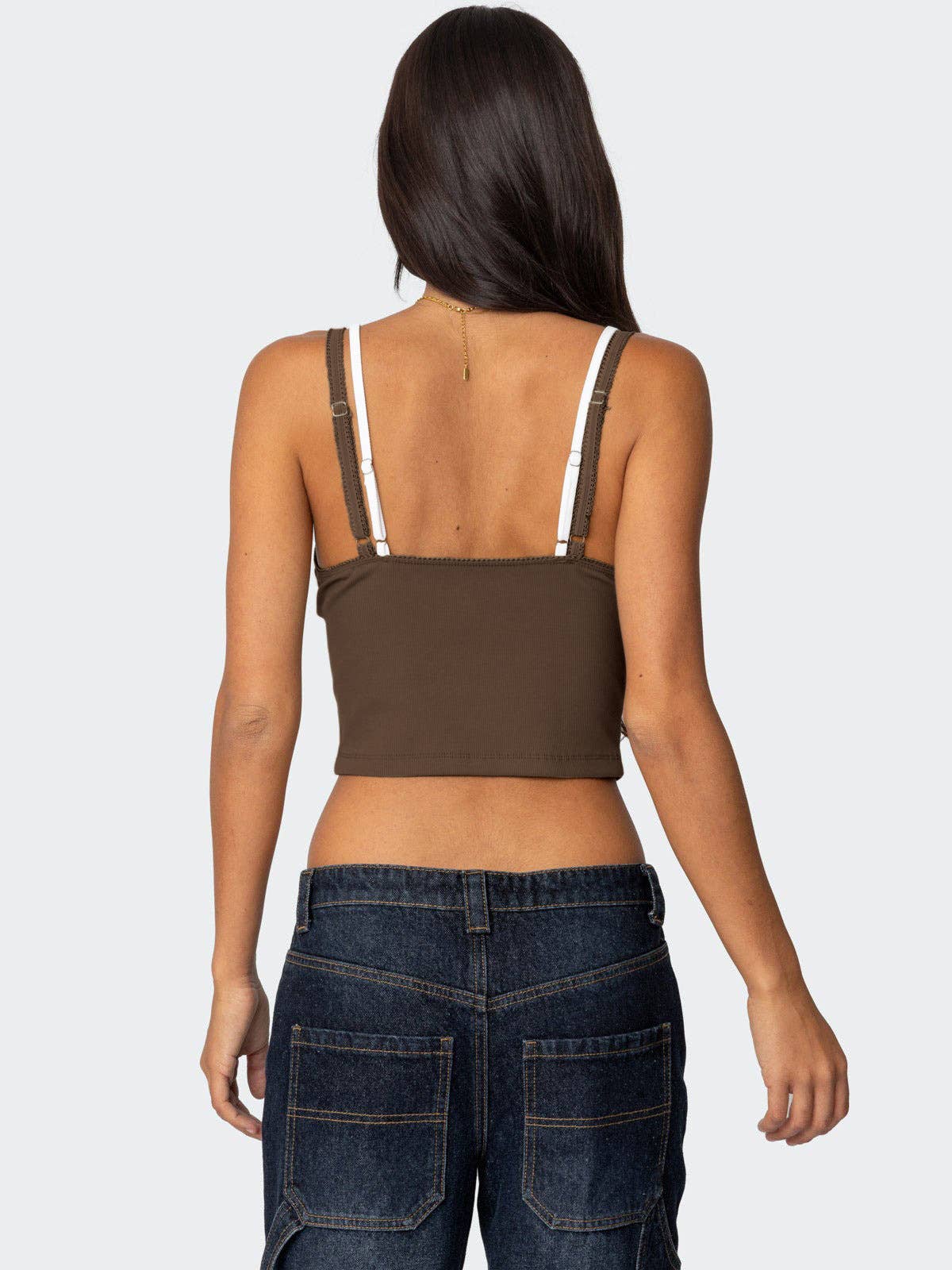 Lace Two low-cut, contrasting color fake pieces