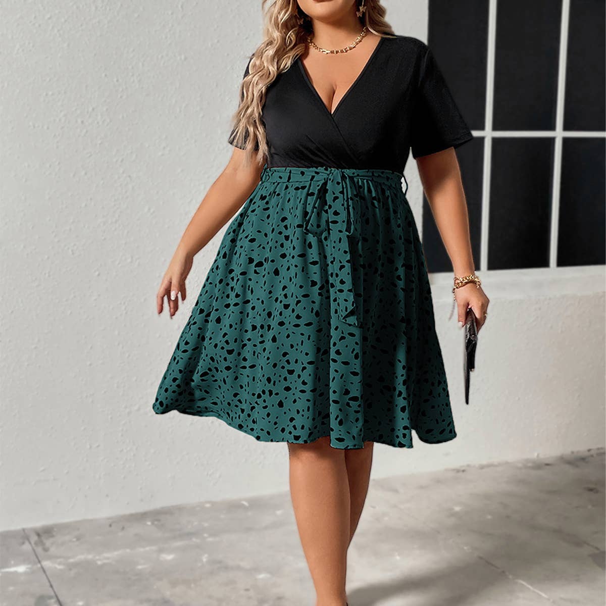 Plus Size V-Neck Tie Waist Ruched Patchwork Dress_CWDMD5978