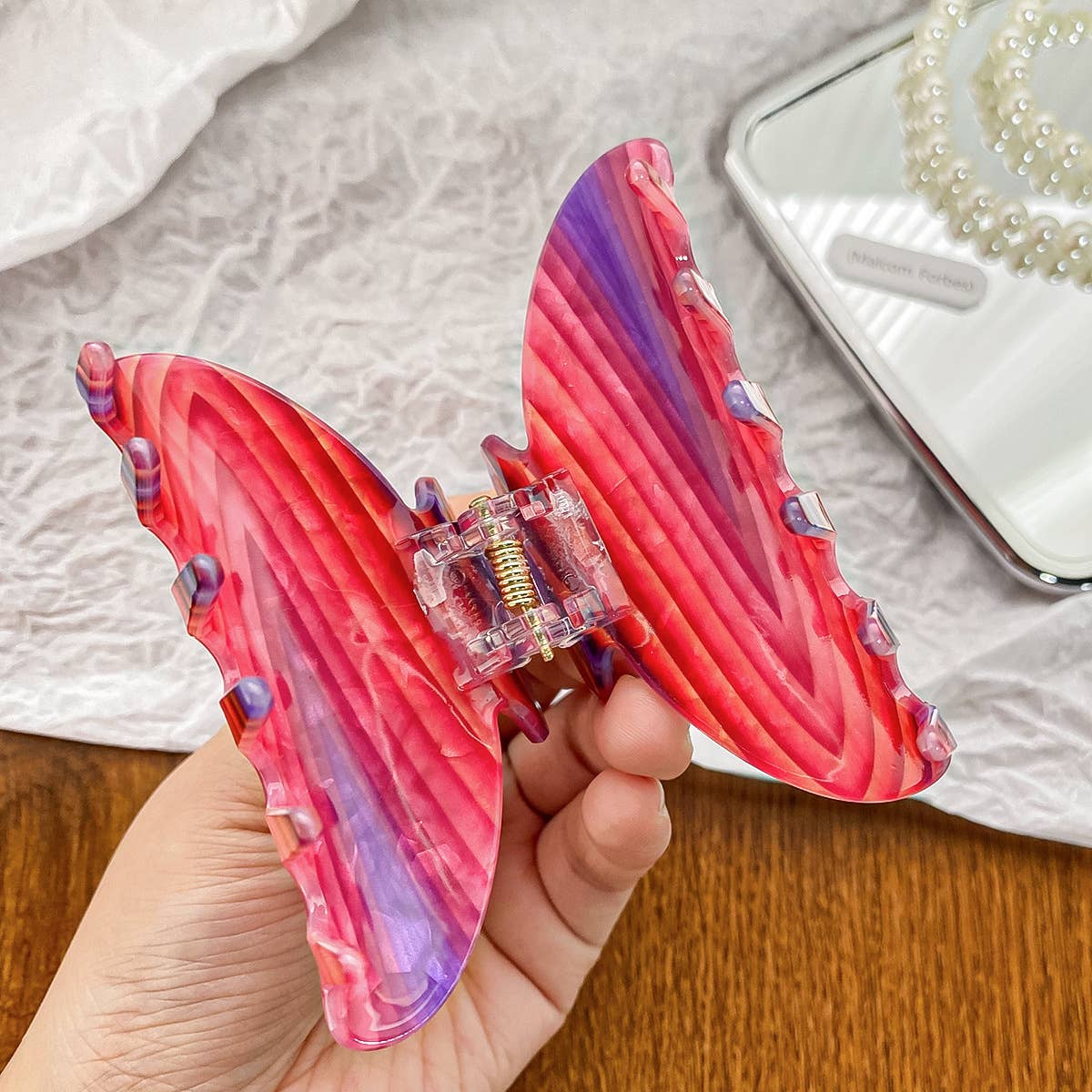 Retro and elegant floral print grab clip