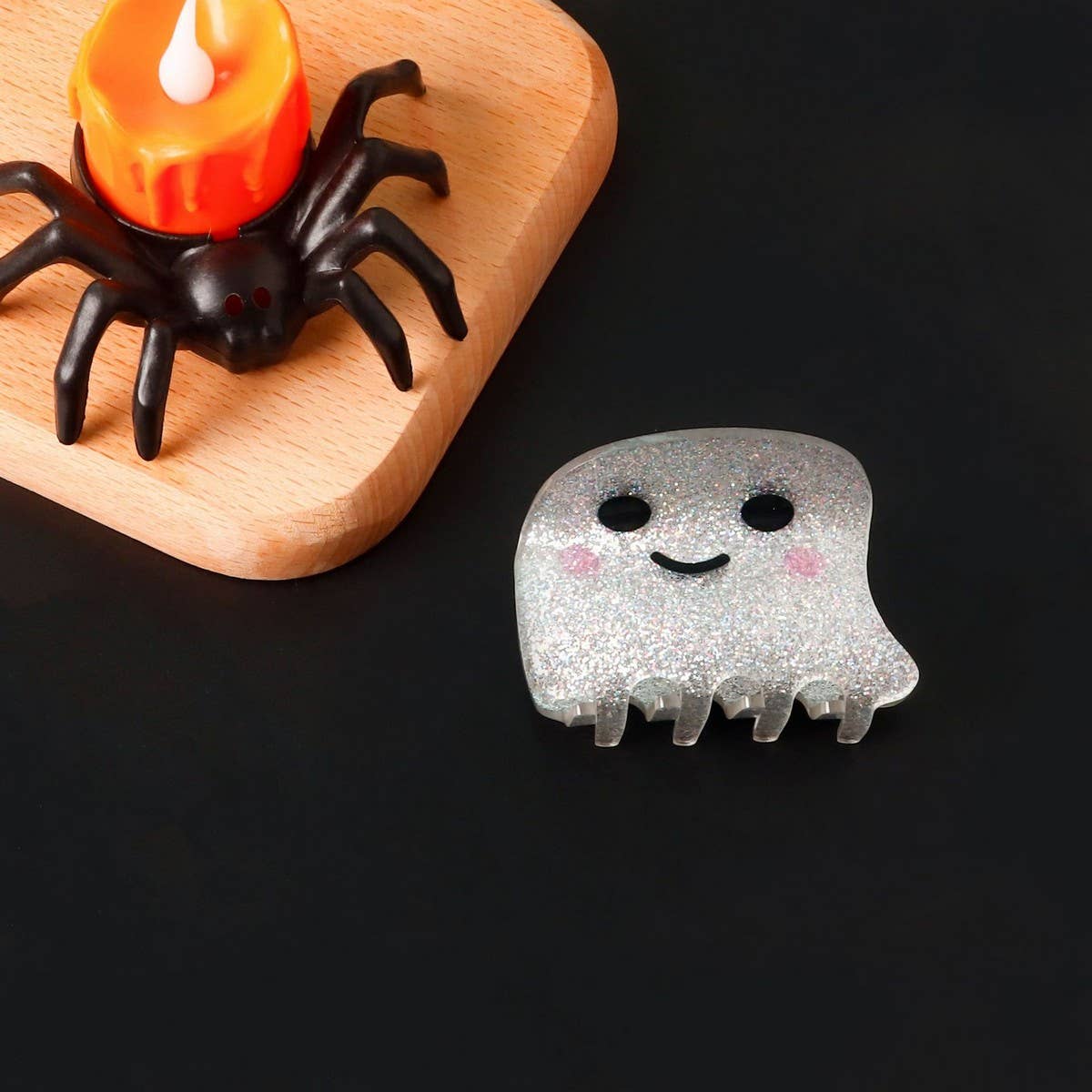 CWAHA1613_HALLOWEEN WHITE GHOST CARTOON EMOJI HAIR CLAW CLIP