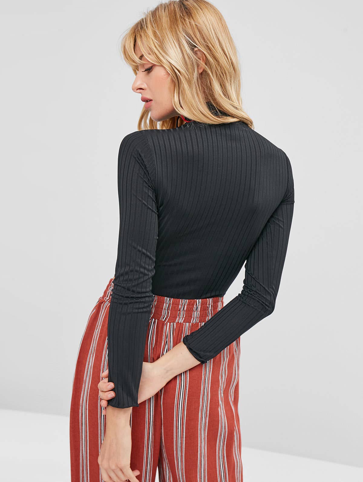 SEMI-TURTLENECK LONG-SLEEVED KNIT T-SHIRT
