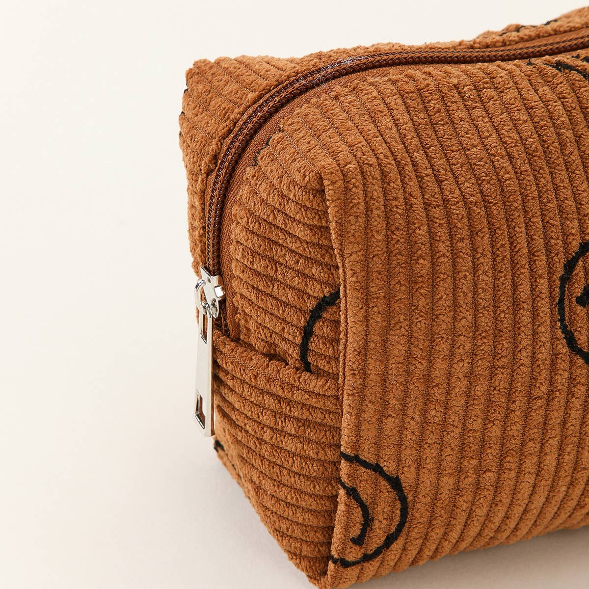 SIMPLE SMILING FACE MEDIUM COSMETIC BAG_CWAB1035