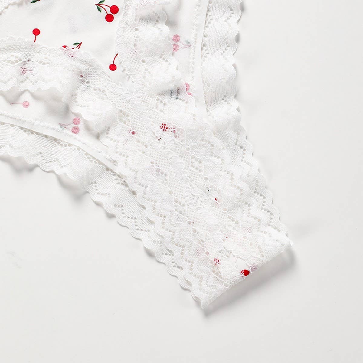 LIGHTWEIGHT BREATHABLE LACE THONG UNDERWEAR