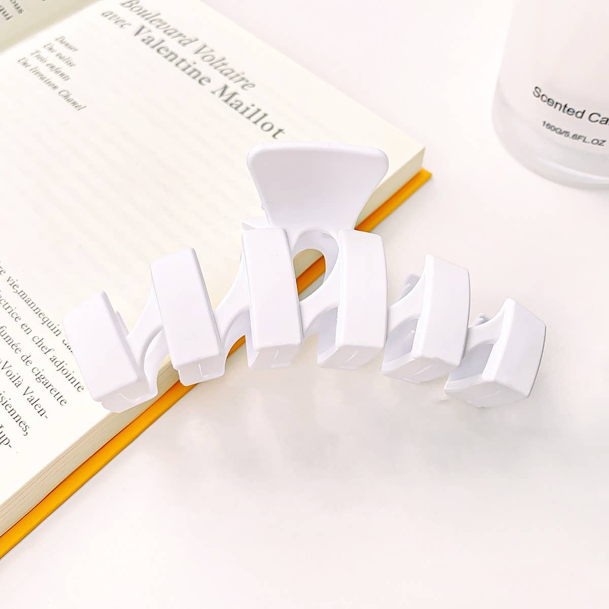 Cream Wave Hair Claw - Chic Shark Clip for Women_CWAHA1586