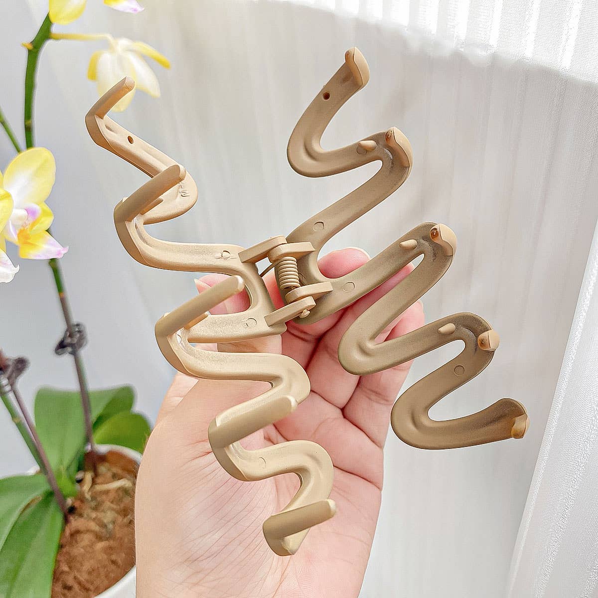 Big wavy hair clips, perfect for winter and fall_CWAHA0397