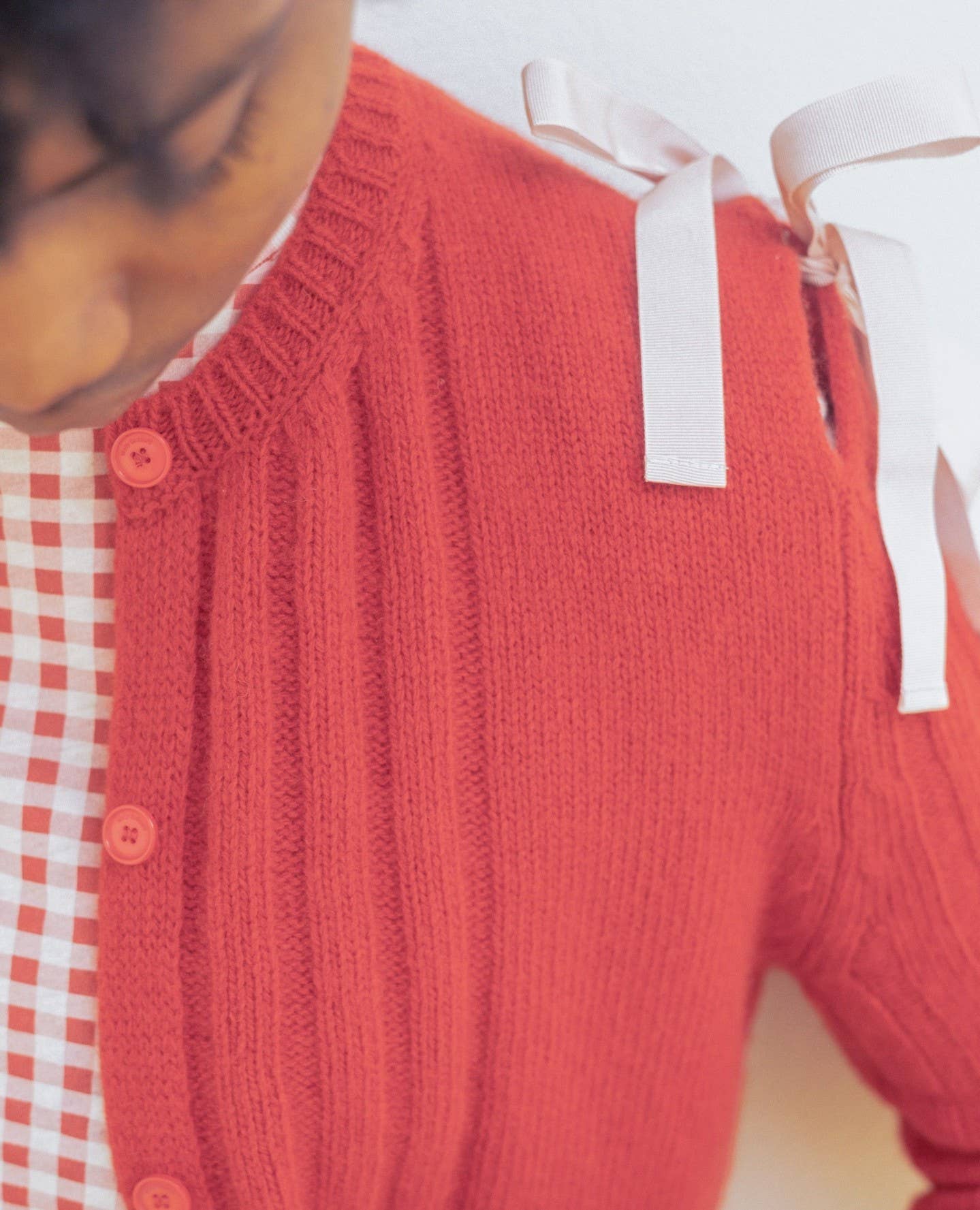 Round-neck, long-sleeved, twisted knit cardigan