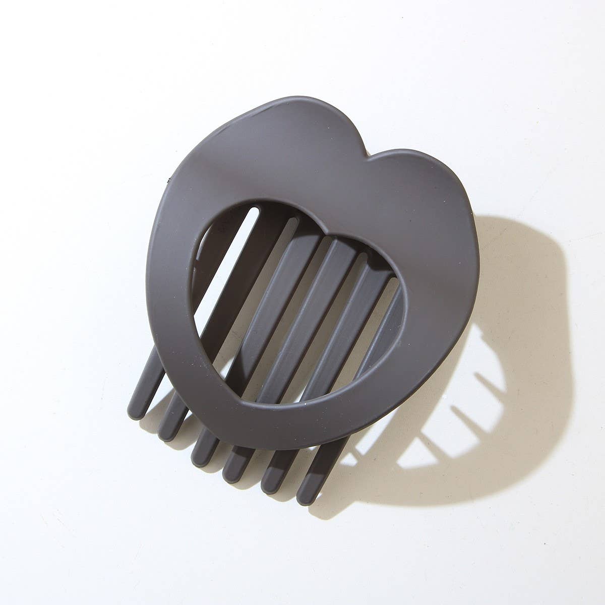 CWAHA07407_HOLLOW HEART NO-CREASE DUCKBILL HAIR CLIP