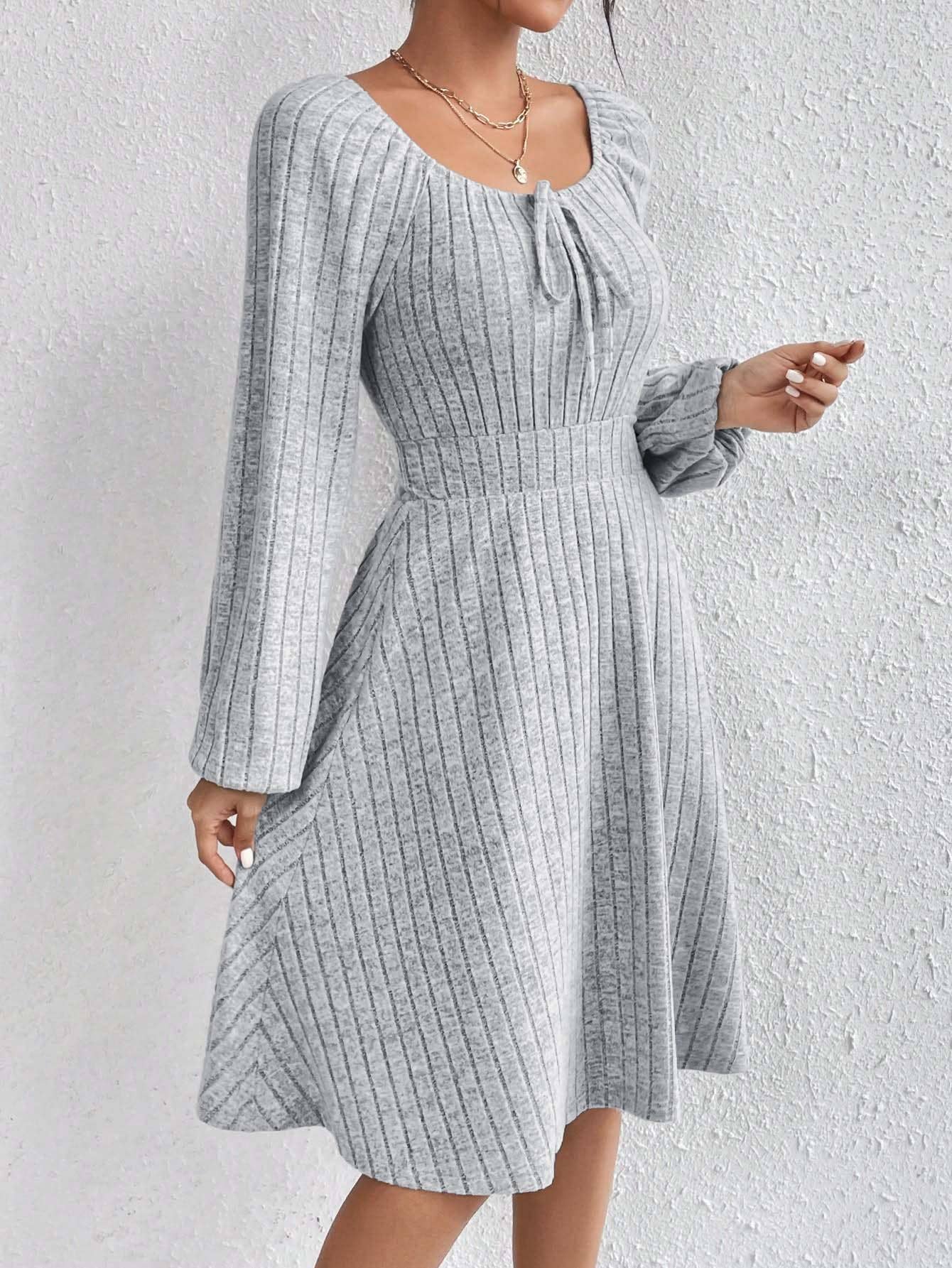 LONG SLEEVE DRESS WITH SQUARE COLLAR AND WAIST