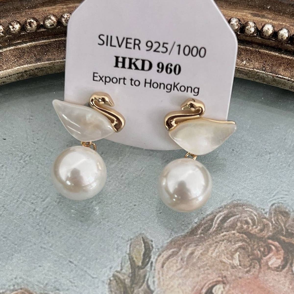 PREMIUM PEARL SHELL SWAN EARRINGS_CWAJE1521