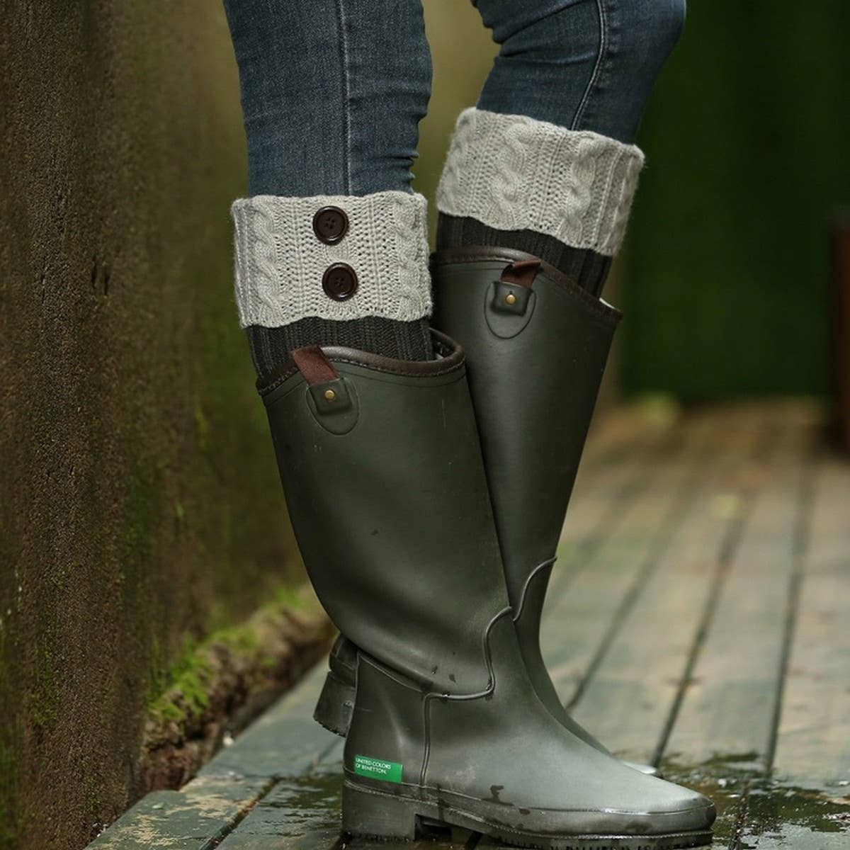 NEW COLOR MATCHING TWIST BUTTON WIDENED SOCKS