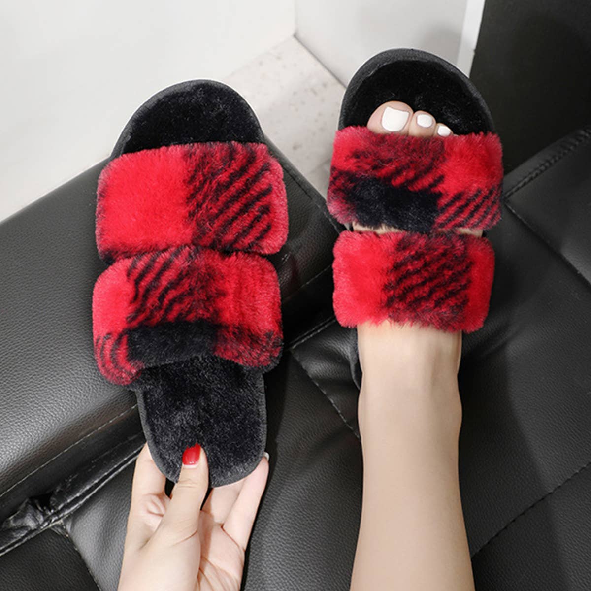 HOME TWO-COLOR PLAID PLUSH SLIPPERS