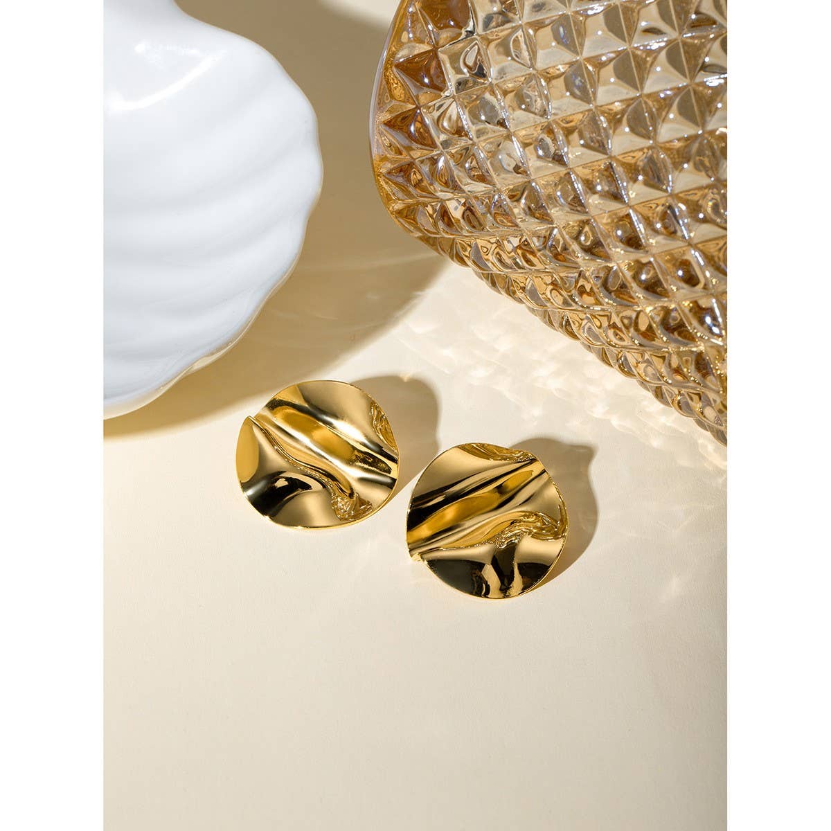 DELICATE GEOMETRIC PLEATED POLISHED EARRINGS