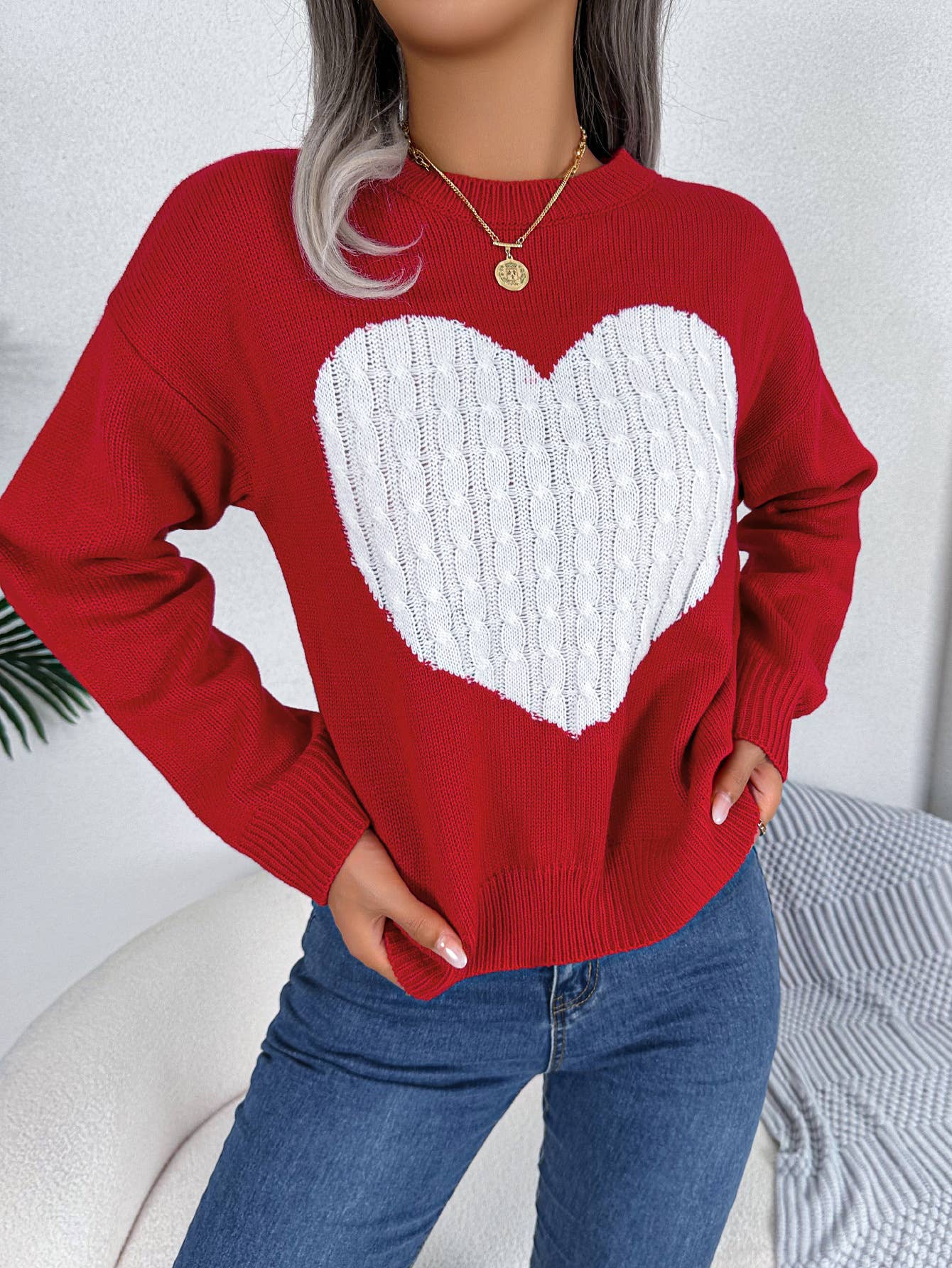 Twisted heart long-sleeved pullover sweater