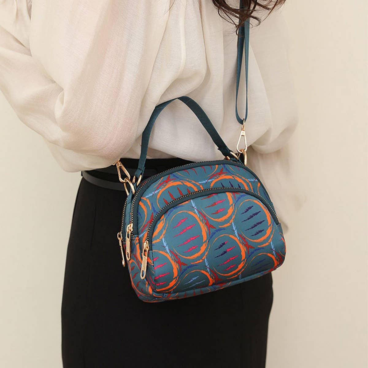 LIGHTWEIGHT NYLON WATERPROOF MINI SHOULDER BAG_CWAB3535