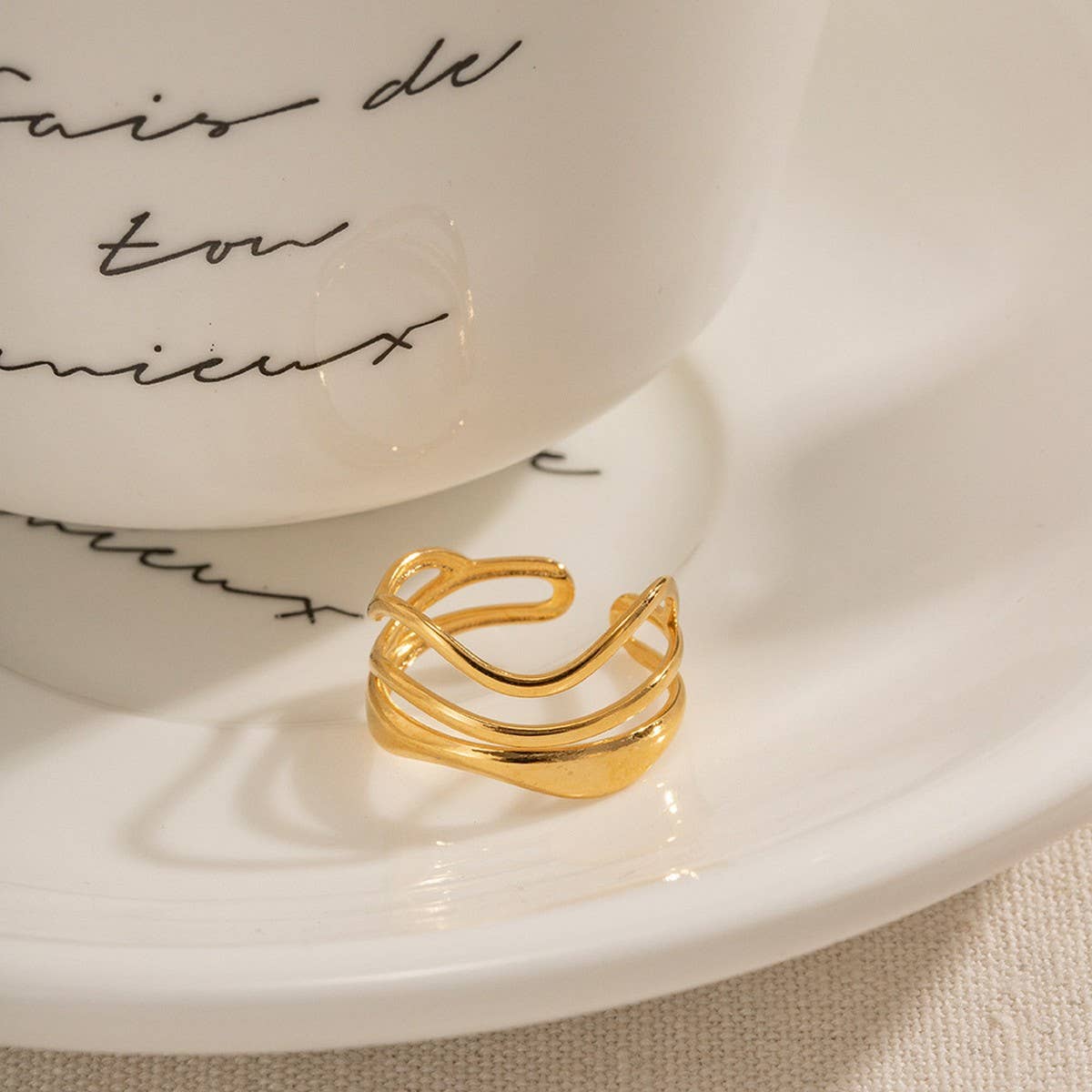 18K GOLD PLATED MULTI-LAYERED WATER RIPPLE RING_CWAJE1239