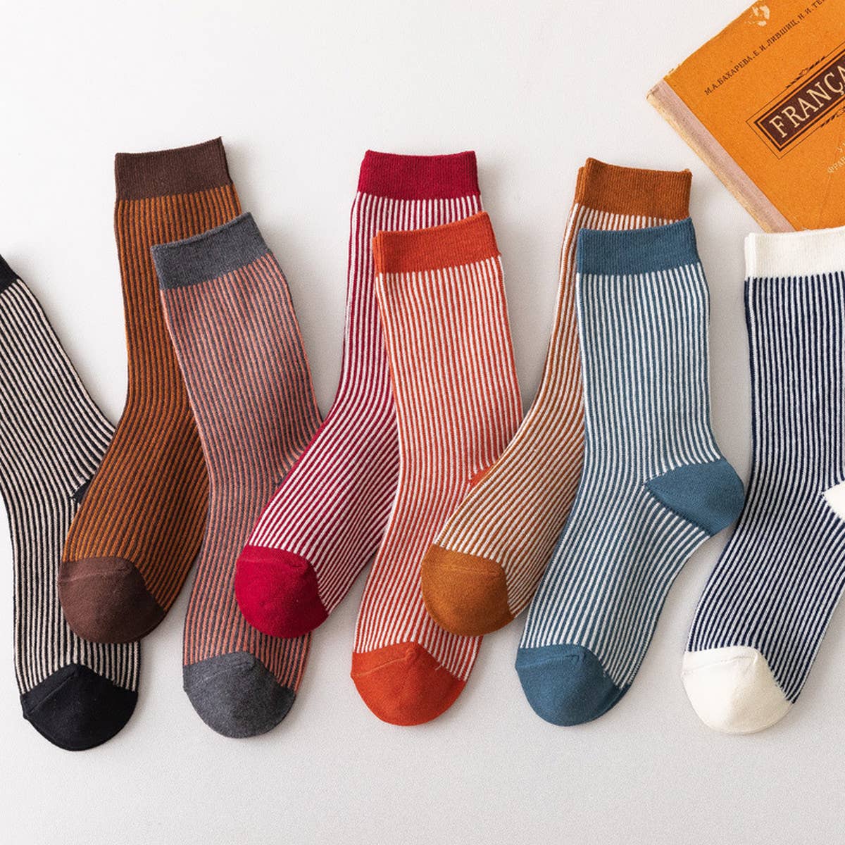 SIMPLE STRIPED MID-CALF SOCKS_CWMS0662