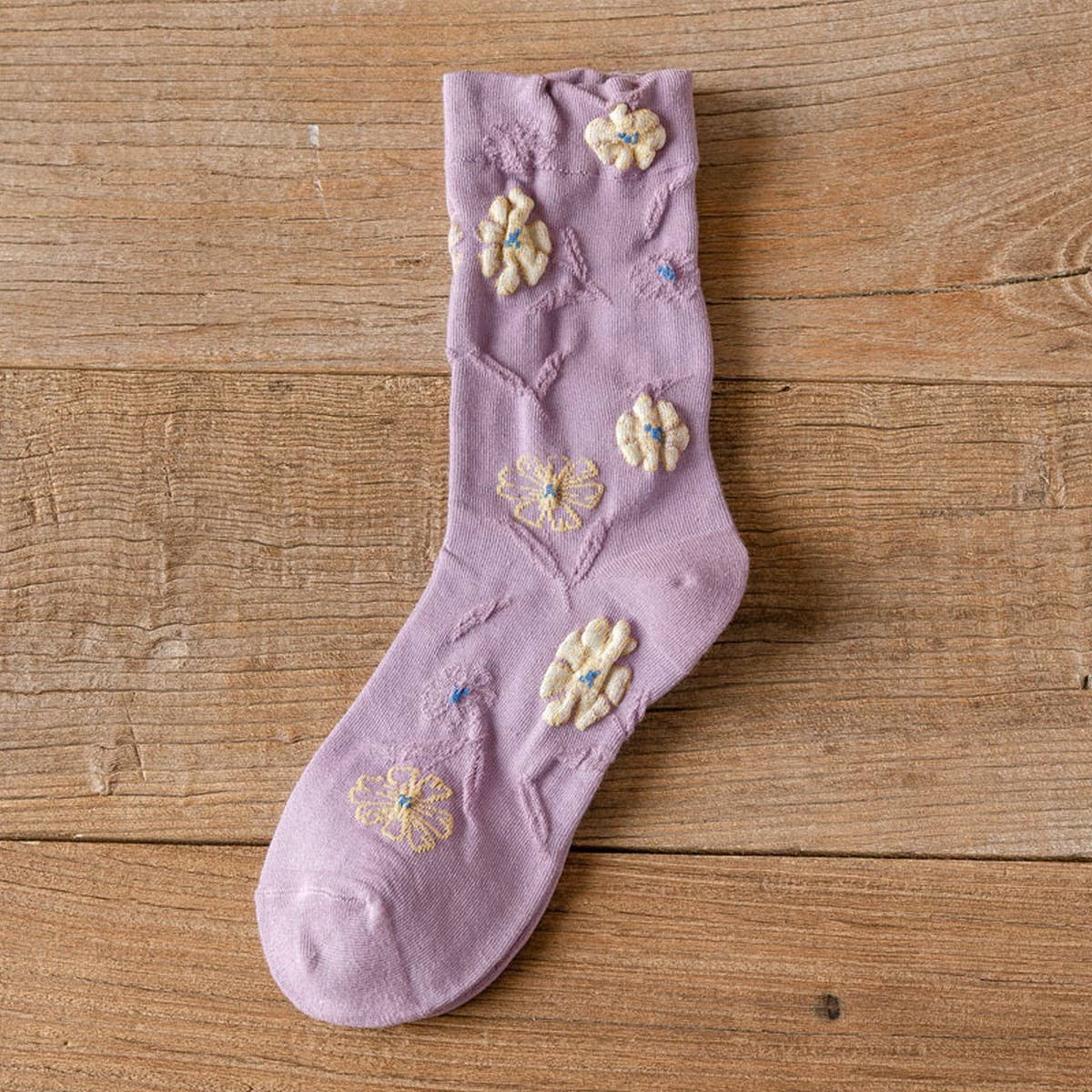 THREE-DIMENSIONAL RELIEF FLOWER MID-TUBE SOCKS