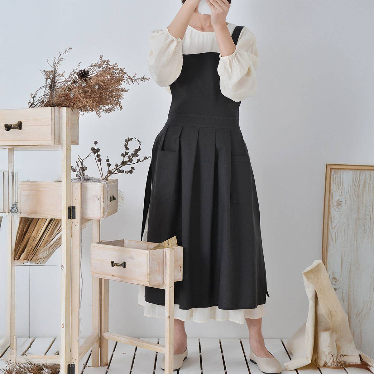 Cotton solid color adjustable Aprons with pockets