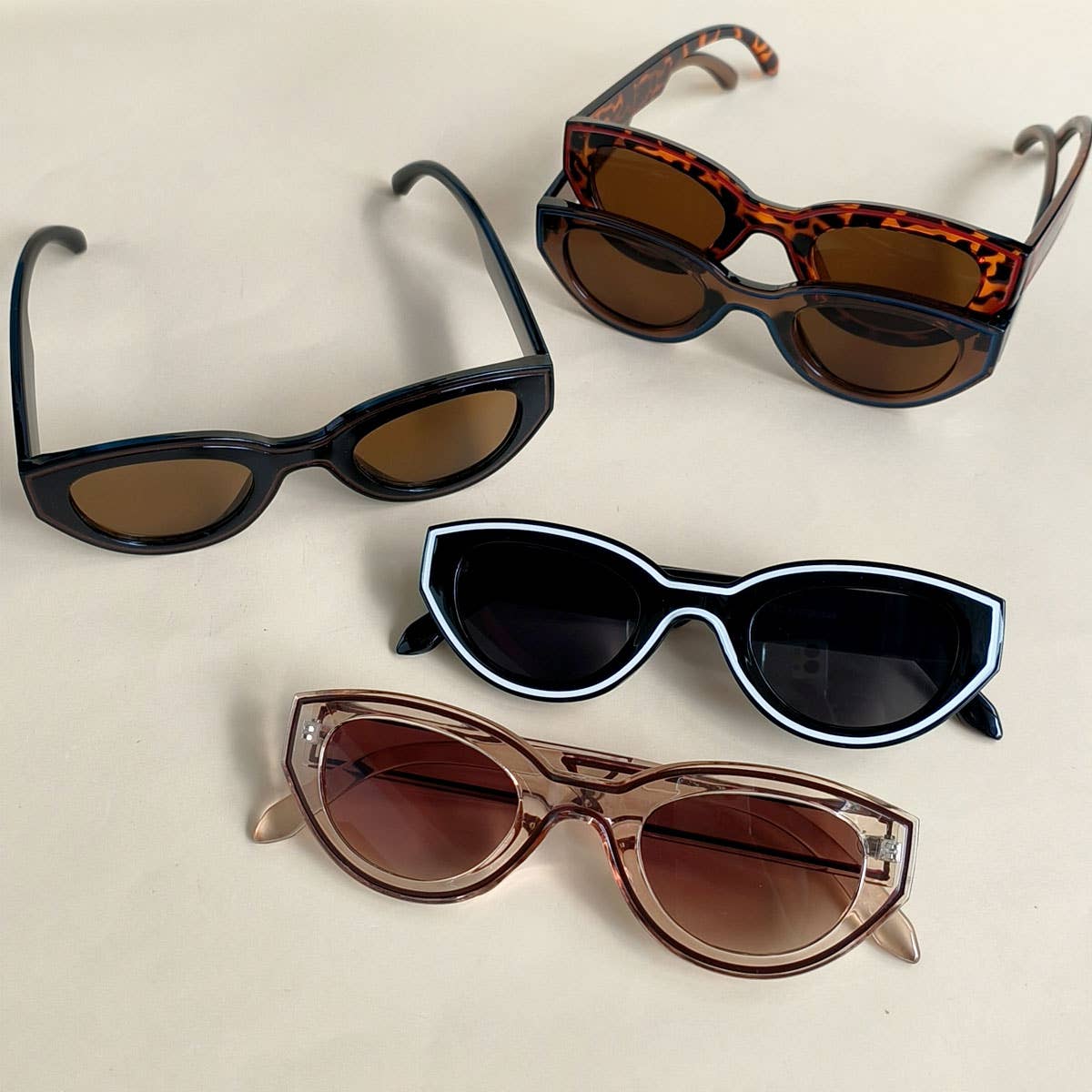 PAINTED CAT-EYE SUNGLASSES_CWASG0420