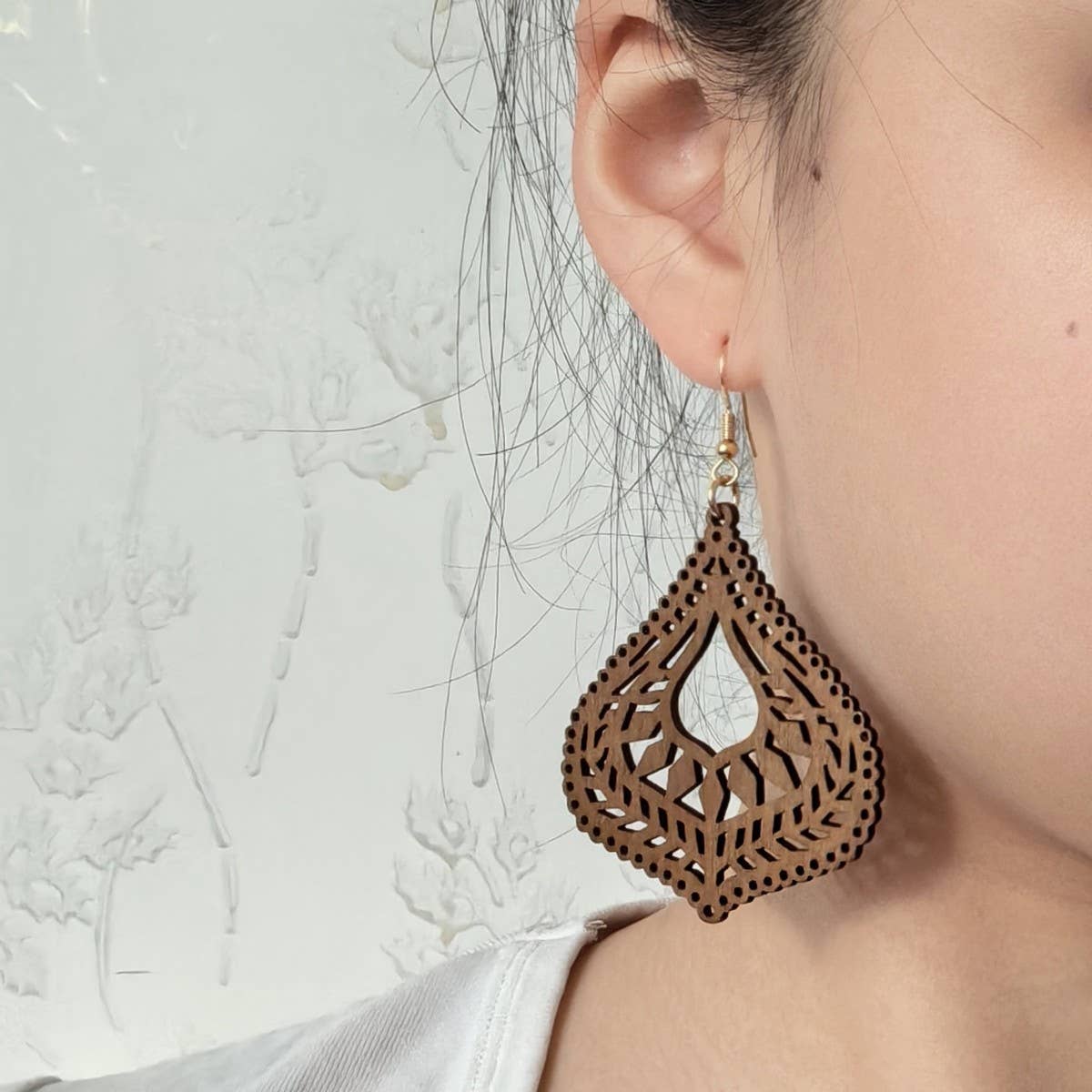 SIMPLE AND FASHIONABLE HOLLOW WATER DROP EARRINGS