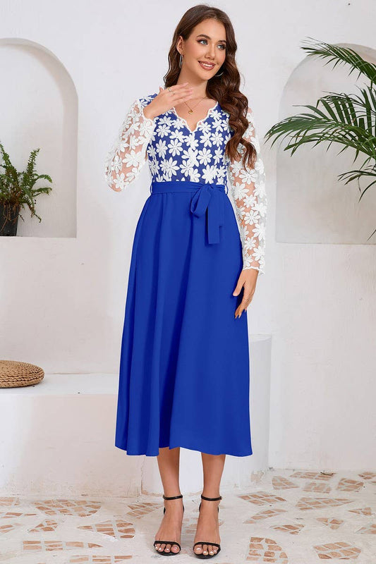 CWDMD3999_LACE-UP V-NECK LACE-TRIMMED CONTRAST DRESS