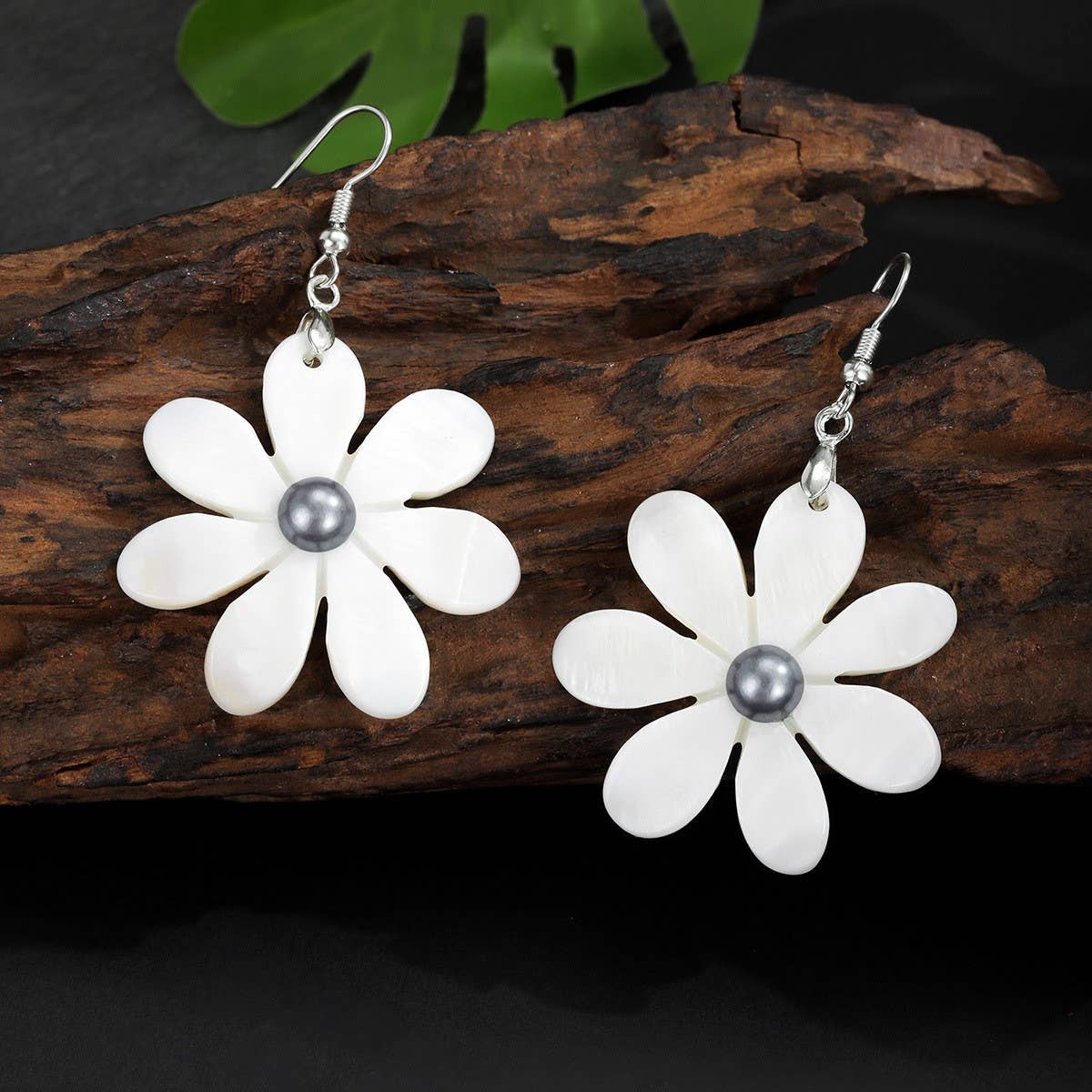 NEW FASHION ACRYLIC FLOWER WHITE SHELL EARRINGS