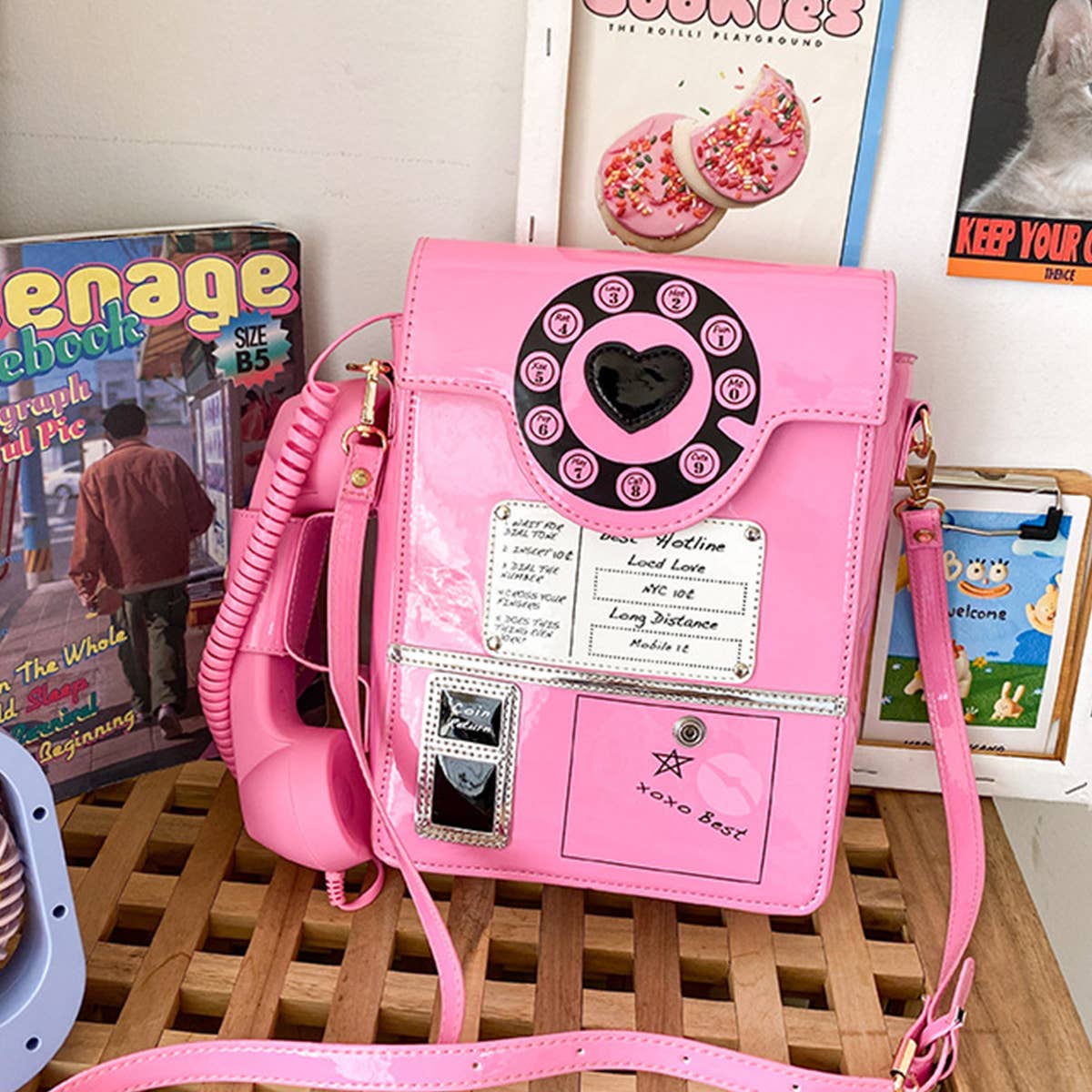 TELEPHONE-SHAPED MESSENGER BAG_CWAB0992