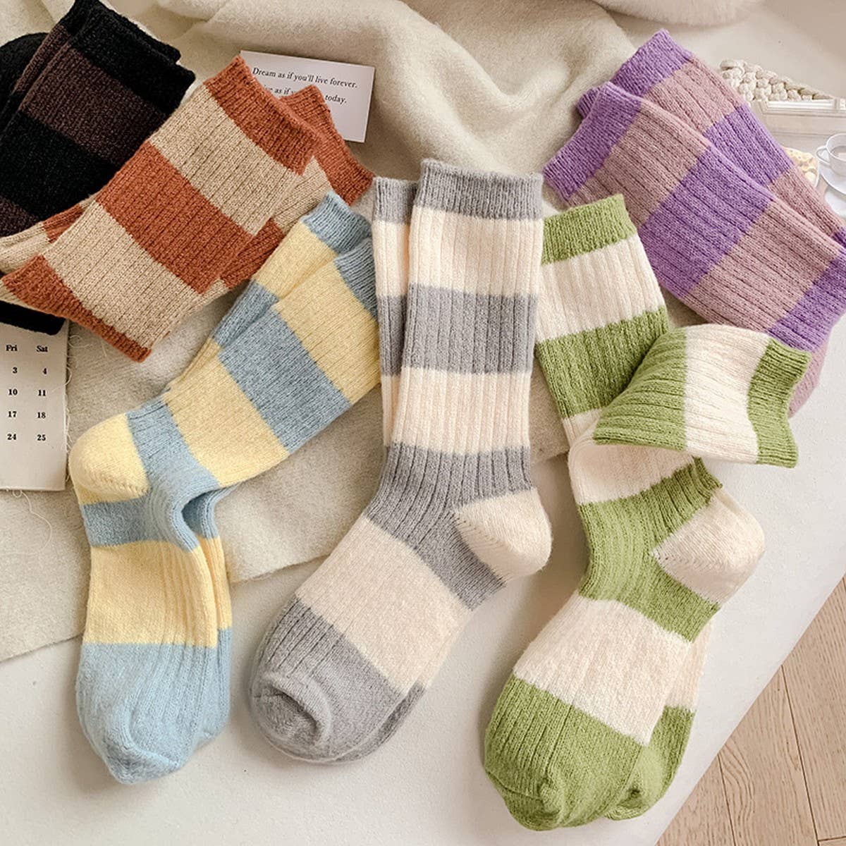 AUTUMN AND WINTER WARM STRIPED MID-CALF SOCKS_CWMS1065