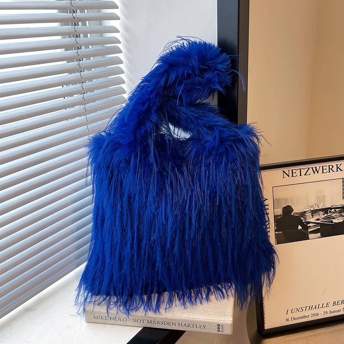 WINTER LARGE CAPACITY TASSEL PLUSH SHOULDER BAG_CWAB3980