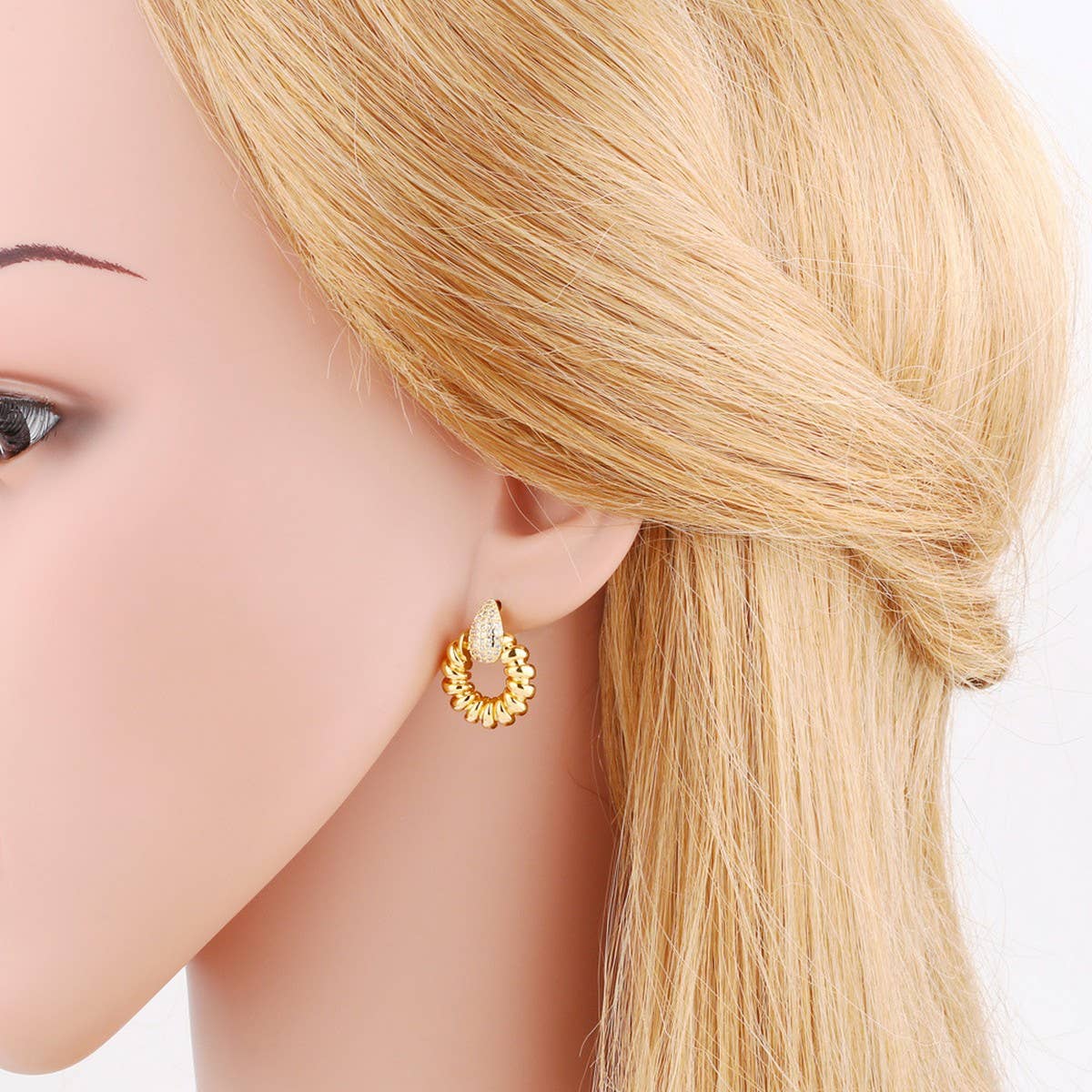 FASHIONABLE ROUND EARRINGS WITH WATER DROPLETS