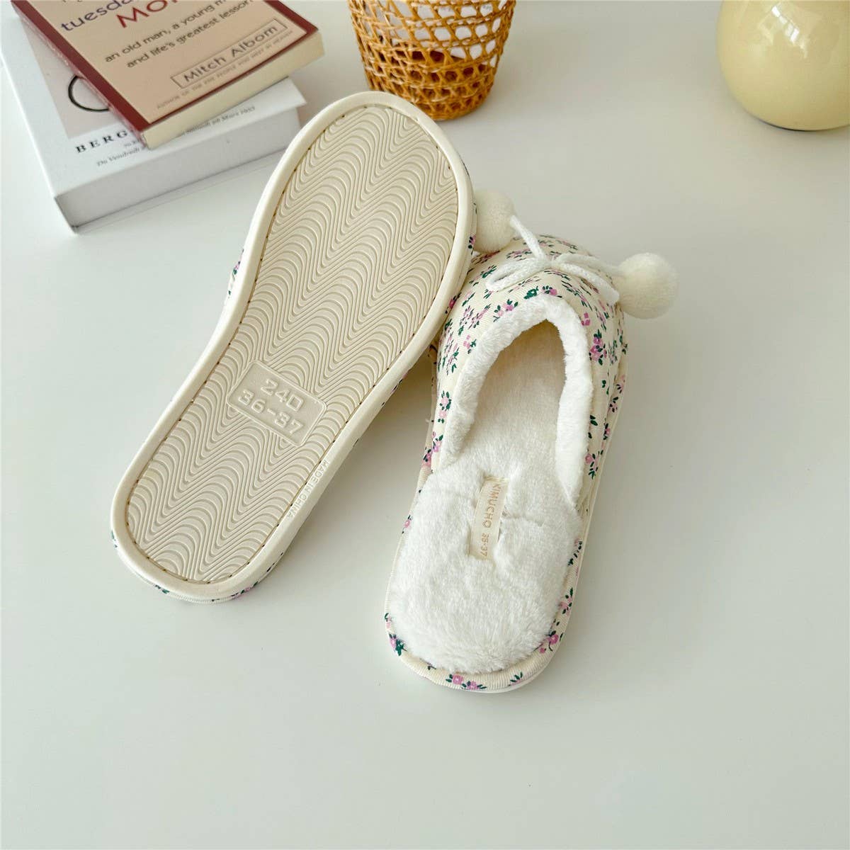NEW STYLE PLUSH HOME WARM THICK-SOLED SLIPPERS_CWMM2984