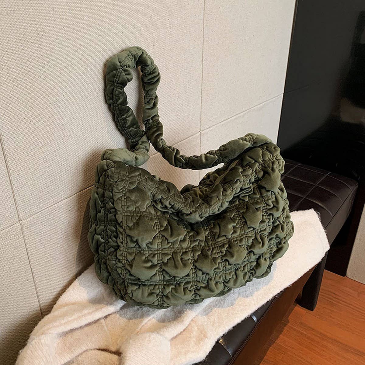 Velvet Puffy Cloud Shoulder Crossbody Bag_ WMBG6936-023