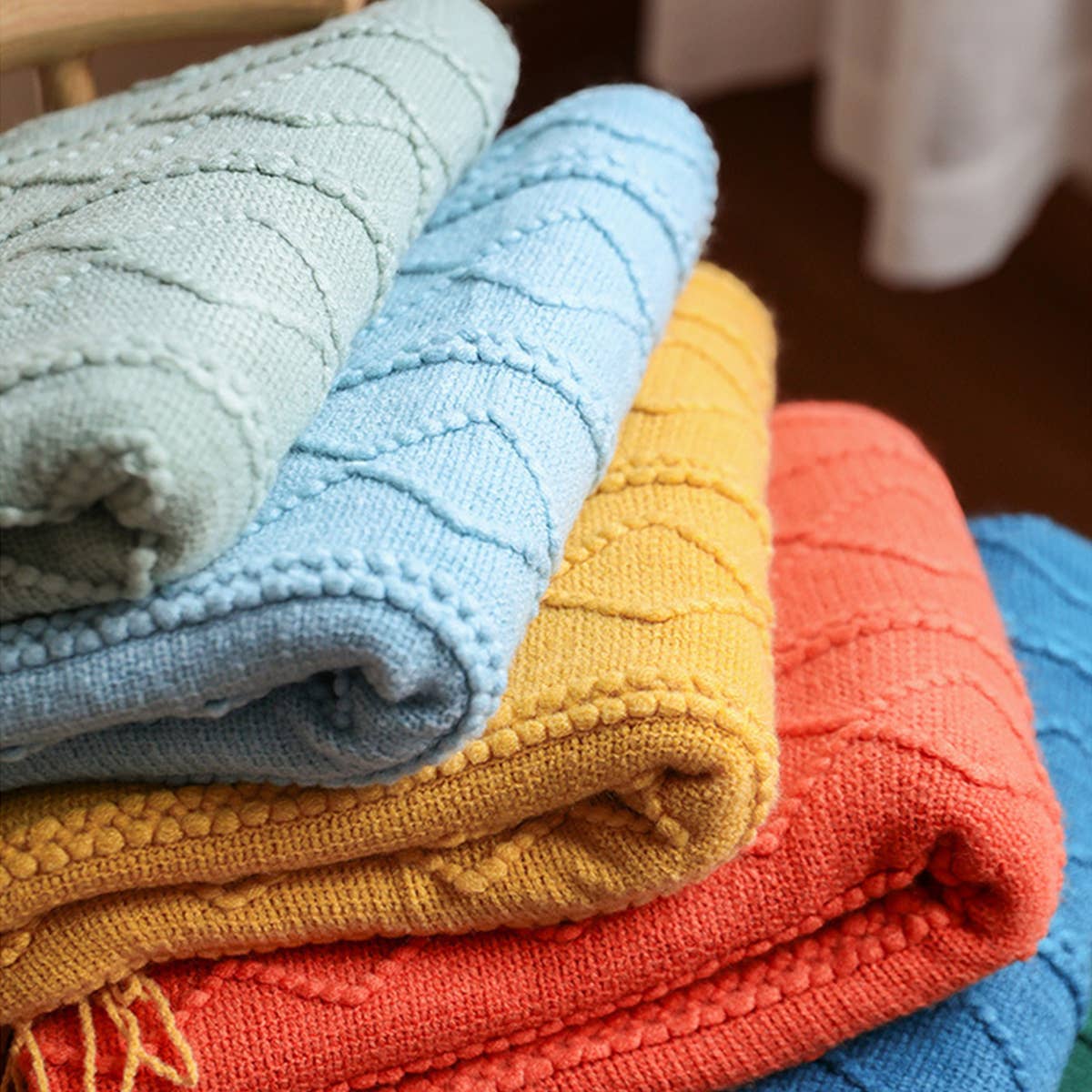 KNITTED WARM BLANKET WITH TASSELS