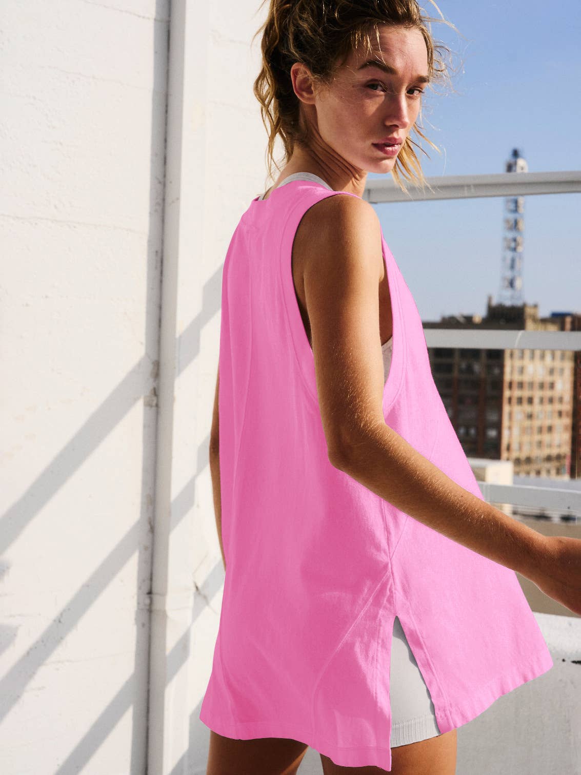 Sport loose deep V-neck split solid color vest