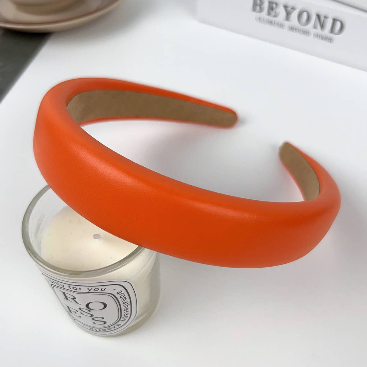 Solid wide-sided sponge high cranial top hairband